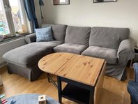 Soffa Ektorp Ikea, samt soffbord också från Ikea