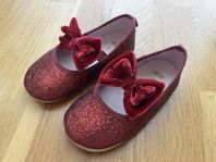 Röda glittriga skor från H&M