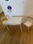 LÄTT Barnbord med 2 stolar, vit/furu