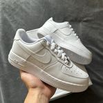 Nya Nike Air Force 1 i storlek 39