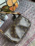 Louis Vuitton pochette accessories 