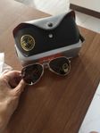 Nya solglasögon med guldbaga/Helt Ny i originalförpackning