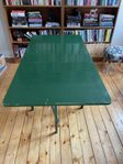 Klaffbord i furu, ommålat grönt