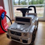 Gåbil / bil Mercedes + bensinpump