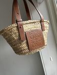 Loewe väska small basket bag