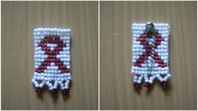 Röda bandet-pin (inköpt till förmån för biståndsprojek
