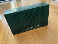 Oanvänd vintage samplebox Clinique