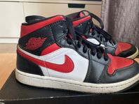 Jordan 1 mid fire red ”Sänkt pris”