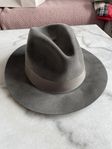 Fedora hatt