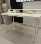 Sminkbord / skrivbord  med påbyggnadsdel som har lådor