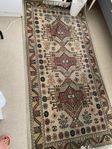 persiska mattor bäst kvalitet och en fåtölj