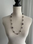 Halsband - smycken - dekorativa pärlor