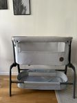 Maxi Cosi Bedside Bassinet/ Travel bed + 2 Sheets