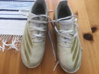 Adidas fotbollsskor strl 37/38 