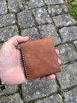 Handgjord plånbok i äkta läder
