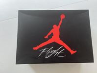 Jordan 4 Retro Red Fire Storlek 42