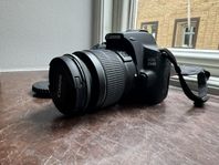 Canon EOS 250D med två objektiv