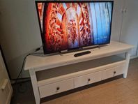 Sony 40" Led-TV med Full HD + gratis TV-bänk