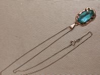 silver halsband med blåa Rubin sten 