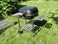 Grill med vagn o tillbehör