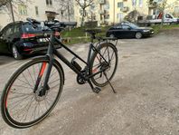 Specialized Sirrus Sport Dam Bike (Size: Medium, Dark Blue)