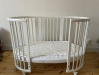 Stokke sleepi-säng (inkl insats för juniorsäng)