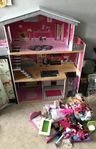 Barbie hus med massor av tillbehör 
