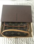 Louis Vuitton monogram florentine pochette 