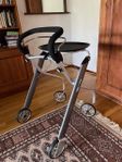 Smidig rollator för inomhusbruk