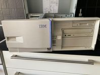 IBM PC 365 med monitor och tangentbord 
