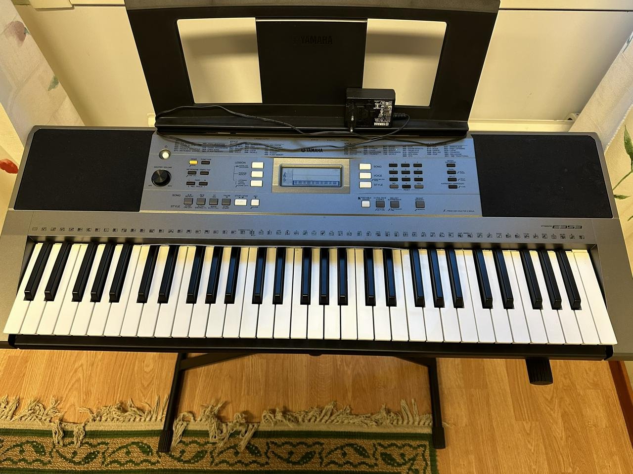 Yamaha PSR-E353 Keyboard