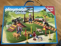 Playmobil hundskola samt olika hundraser 