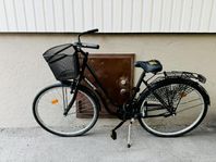 Damcykel med cykelkorg (1vxl singelspeed)