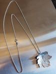 Brosch/halsband med vindruvor blad i äkta silver 