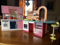 Barbie barkök och Cindy kök med tillbehör 
