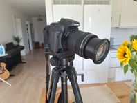Canon EOS 750d med EF-S 18-135MM objektiv & stativ/väska