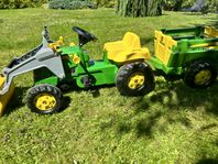 Tramptraktor John Deere med 3 olika släp