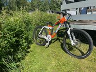 Downhill cykel -kona stinky small 26 tum 