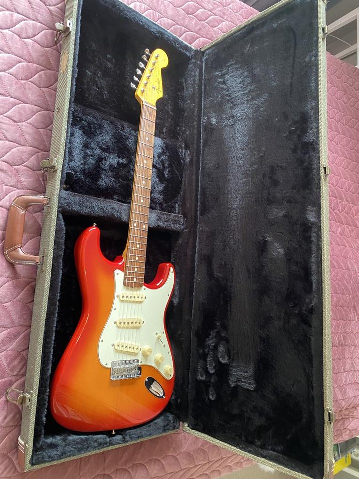 Fender stratocaster MIJ Conto...