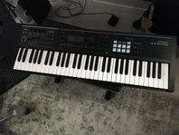 Roland Juno-DS 61 synth, mycket litet använd