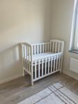 spjälsäng/Bedside crib 