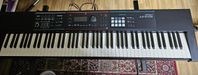 Roland JUNO DS-88 Synthesizer i nyskick inkl. stativ!