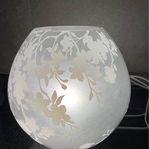 Bordslampa från Ikea i glas med fint möster