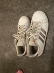 adidas barn skor storlek 35