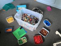 Lego, sorterat i färg ca 15 kg