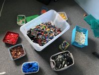 Lego, sorterat i färg ca 15 kg