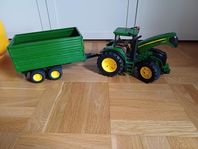 John Deere leksaks traktor med vagn