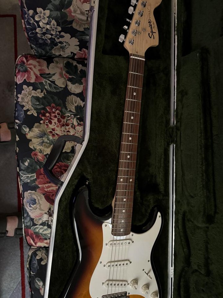 Squier by Fender Stratocaster...