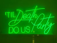 Extra stor LED-skylt "Til death do us party" 110 cm bred