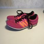 Adidas spikskor i storlek 36